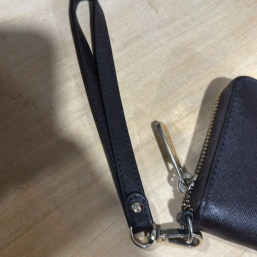 ⭐️SOLD⭐️ Michael Kors Brown and Gold Wallet with Removable Wrist Strap - Picture 4 of 13